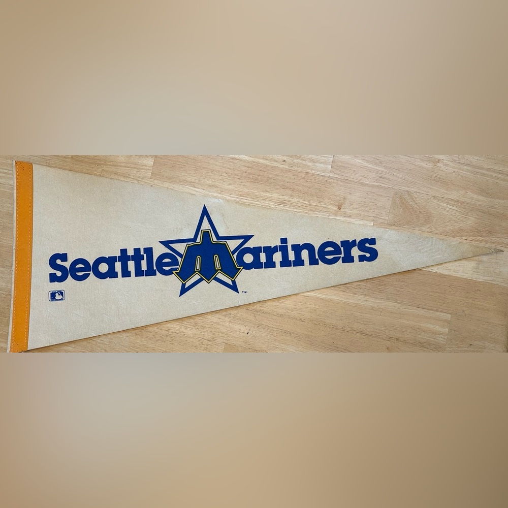 VINTAGE 1980s/90s Seattle Mariners Major League Baseball full-size felt pennant